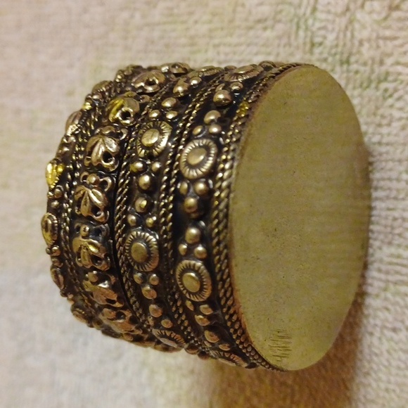 Vintage From Jerusalem Handcrafted Metal Keepsake Box, Hunter/Animal Etchings - Picture 4 of 8